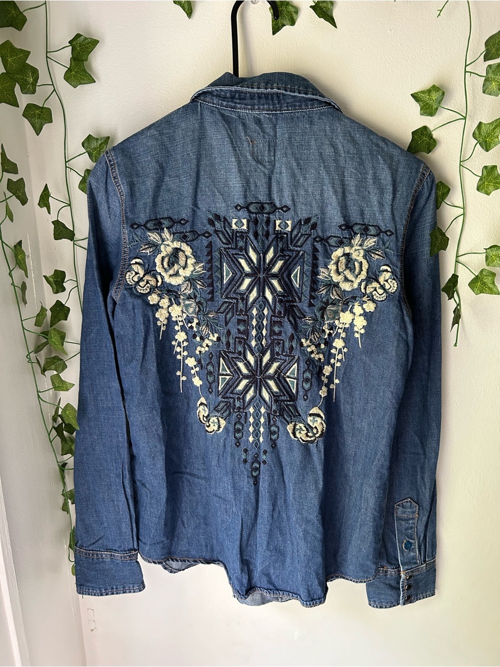 Driftwood Embroidered Denim Shirt - Blue with Cream Floral Motif Size S